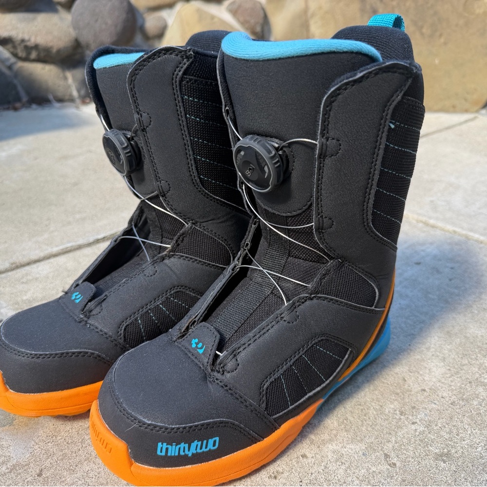 Thirtytwo BOA  Kids Snowboard Boots - Black and Orange with Blue Accents